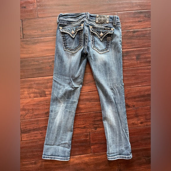 Miss Me Capri 28 - Picture 3 of 4